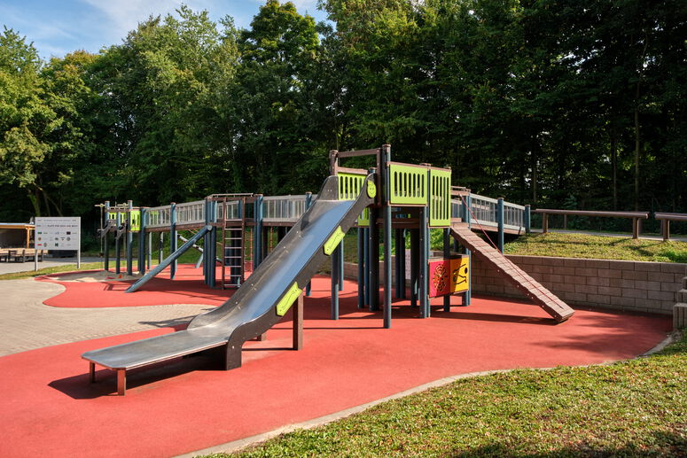 "Spielplatz02.jpg"