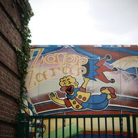 "Ein Foto vom Zirkus Zapp Zarap mit einem lachenden Clown"